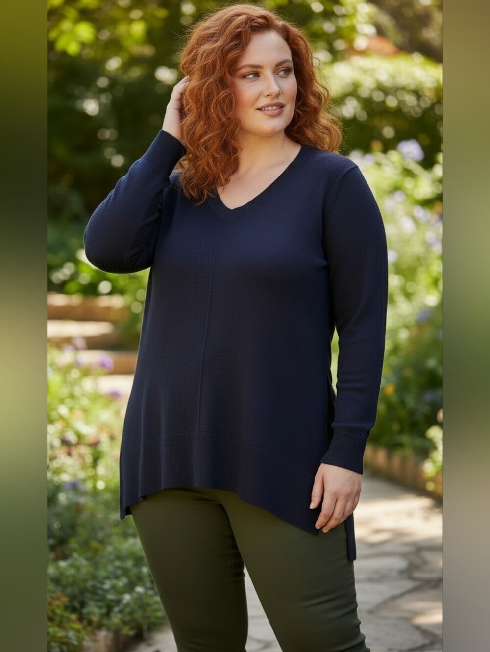 AVENUE "Deep Valley" V-Neck Tunic Sweater in Navy